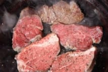 「伊賀牛」炭火焼きにかぶりつけば肉汁の旨みが口にジュワー