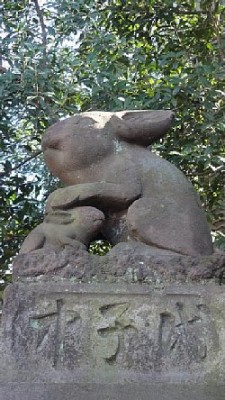 調神社の親子のうさぎ