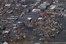 震災直後に空から見た被災地　市全体が冠水も屋上からSOS