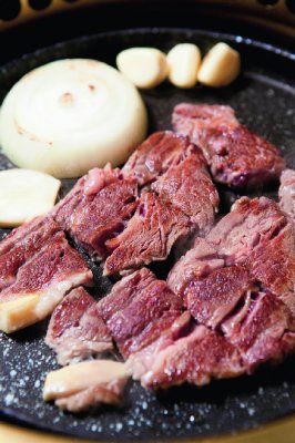 全羅南道光州産の熟成された最高級の背ロースの焼き肉