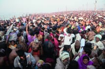 世界最大のヒンドゥー教祭典　3000万人来た日は50人圧死した
