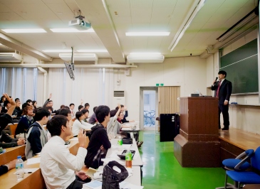 京大人気No1教官の瀧本哲史氏「勉強はサッカーに見習うべき」