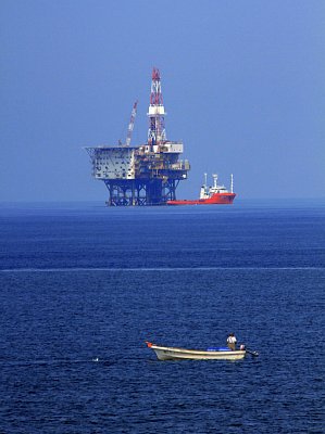 メタンハイドレートで注目される海洋油ガス田