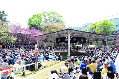 靖国神社の相撲場。大正時代には本場所も開催