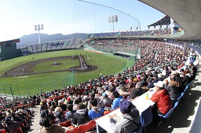 2月11日、サンマリンスタジアム宮崎を埋め尽くした大観衆