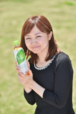 「カフェインゼロの生茶はとっても飲みやすいですよ」と井尻さん