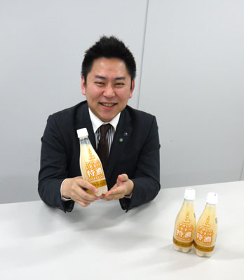 商品への自信を語るアサヒ飲料マーケティング部の小林芳之さん