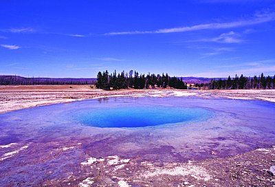 アメリカ・ワイオミング州の「青い温泉」