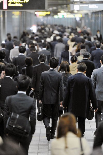 働きすぎの日本人　休み方改革はできるか