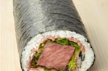 松阪牛ステーキ使用の最高級恵方巻　価格は1万2960円