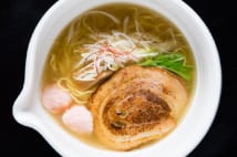 新ラーメン激戦区銀座の人気店　懐石のお椀イメージの一杯