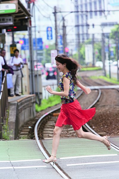 写真 橋本マナミ なびく髪 白い肌 あふれんばかりの肢体を堪能 Newsポストセブン Part 2