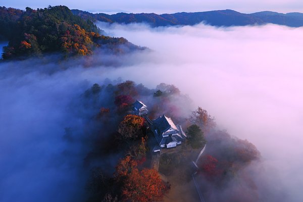 ドローンで撮影された岡山・備中松山城