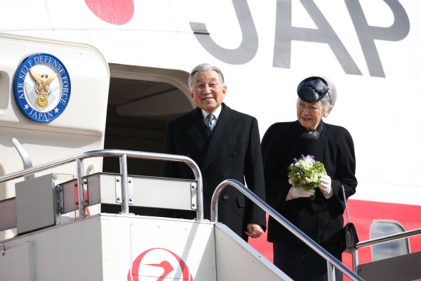 1月26日、羽田空港からフィリピンへとご出発になる天皇皇后両陛下
