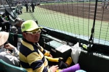 甲子園中継から消えたラガーさん「真正面より観やすい！」