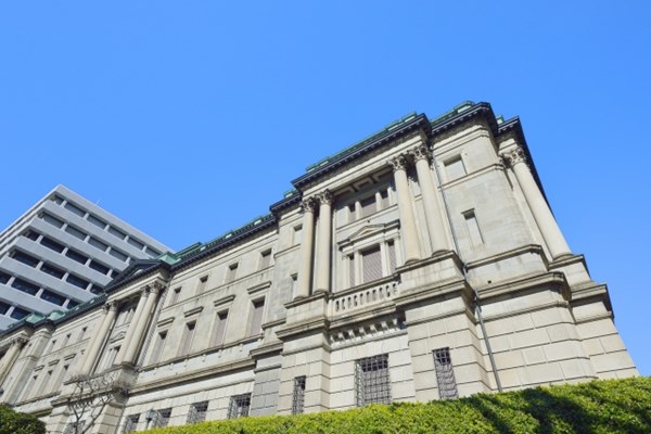 政府・日銀は円を守れるか