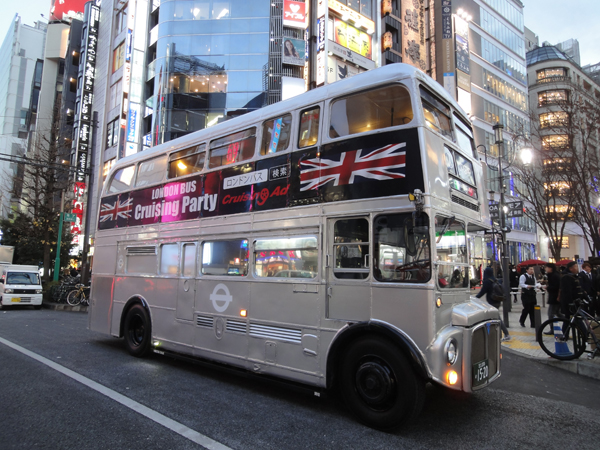 貸し切り可能なロンドンバスは最大26名まで乗車できる