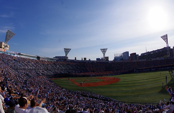 ハマっ子は地元球団に冷たい？（横浜スタジアム）