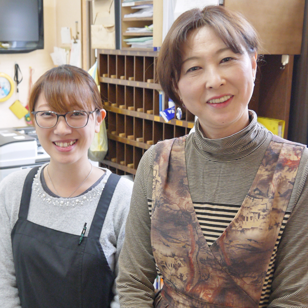 箱根駅伝の選手が宿泊する『やまいち旅館』の女将・小泉孝子さん（写真右）