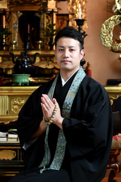 歌が上手いイケメン僧侶 リラックス感溢れる法話を心がける Newsポストセブン