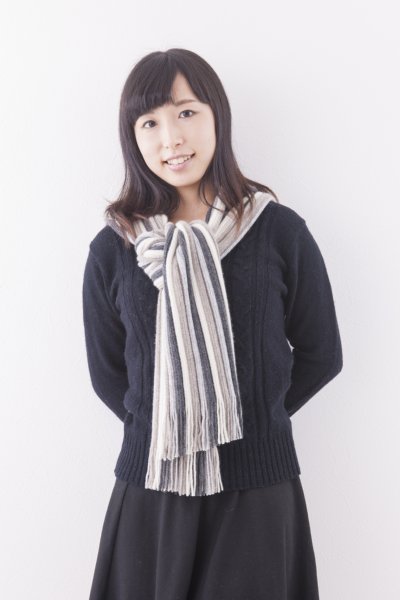 NYの美術館でも人気のカシミヤ100％マフラー「KNITTING INN」（3万2400円)