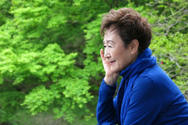 創刊号でインタビュー掲載の加藤登紀子さん