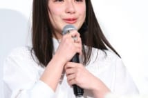 平祐奈　卒業証書のサプライズケーキに涙する