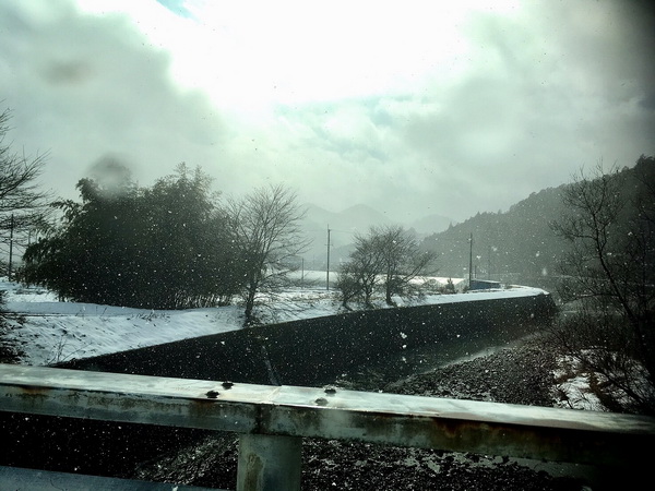 町は静寂な空気に包まれていた