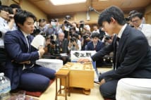 藤井四段の連勝止めた佐々木六段　「猫耳カジノ」で活躍か