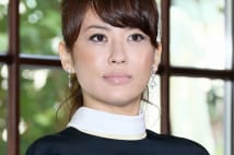 鈴木砂羽舞台の女優降板騒動　女性ばかりの現場の難しさ