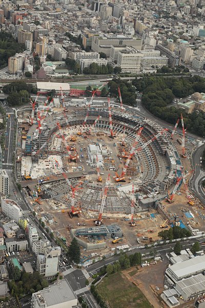 完成まであと25か月の新国立競技場（10月2日撮影）