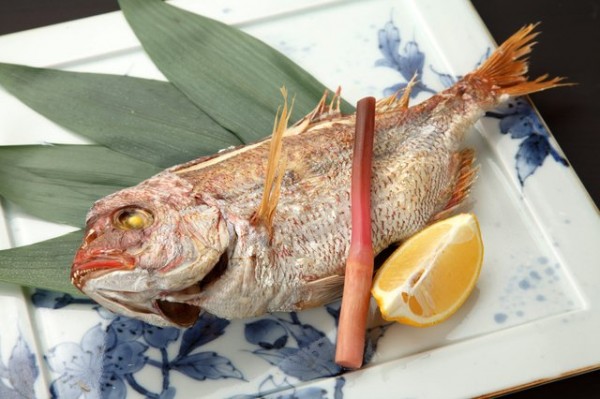 魚類に多く含まれるとされるDHAの真の効果は