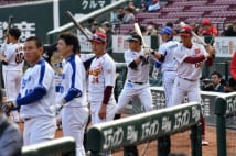 プロ野球トライアウトは現役を諦めさせる場　引退式の一面も