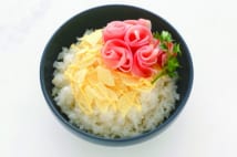 変わり種小丼　ポテチと生ハムの“薔薇丼”レシピほか