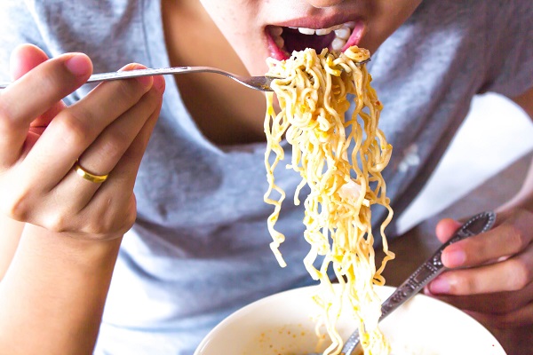 カップ麺への支出は大きく伸びている（写真：アフロ）