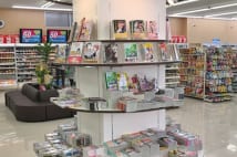 コンビニ一体型書店が続々、24時間営業や10万冊扱う店も