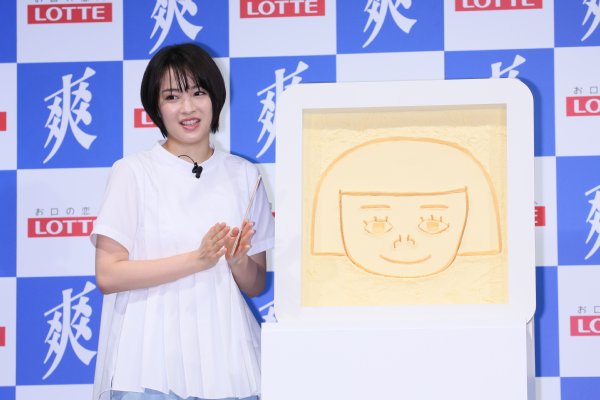 写真 広瀬すず アイスに描いた自身の似顔絵を披露 Newsポストセブン Part 2