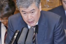 堅物官僚から情報を取るべく、各局が送り込む才媛記者