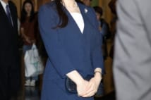 眞子さまと婚約延期の小室圭さんをNYタイムズが擁護する事情