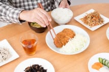 「高齢者は粗食が良い」は間違い　むしろ老化が進む恐れも