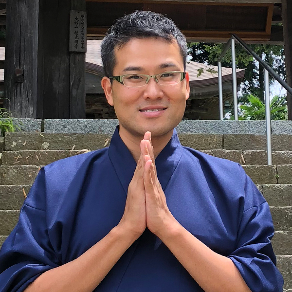 「死生観カフェ」を主宰する大野山福光園寺の副住職・鈴木秀彰さん