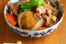 肉じゃがをおいしく作るコツ4つ「肉は食べる直前に投入」