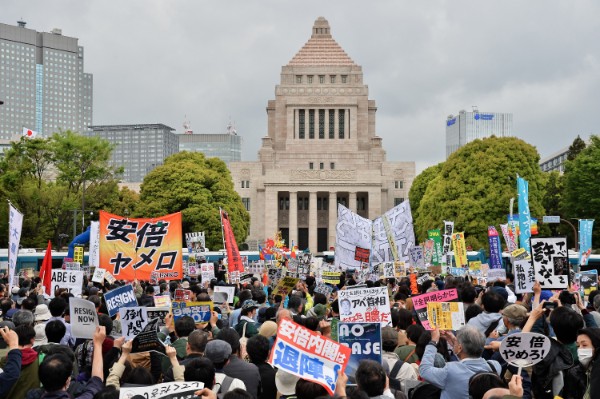 写真 若者たちにとって高齢者は幸福な世界を脅かす 難民 Newsポストセブン