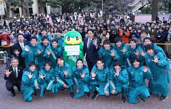 今年も青学大が本命（箱根駅伝の壮行会＝時事通信フォト）