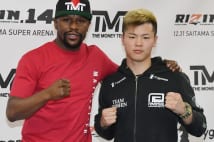 LAS VEGAS, NEVADA - DECEMBER 06: Floyd Mayweather Jr. (L) and Tenshin Nasukawa pose during a news conference at the Mayweather Boxing Club on December 6, 2018 in Las Vegas, Nevada. The two will meet in a three-round boxing exhibition at Saitama Prefecture Super Arena in Saitama, Japan on December 31, 2018.   Ethan Miller/Getty Images/AFP
 FOR NEWSPAPERS, INTERNET, TELCOS  TELEVISION USE ONLY 