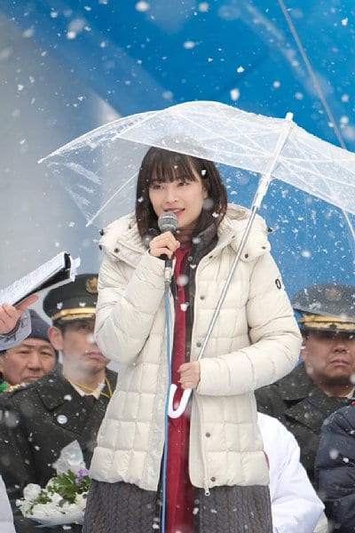 開会式に登場した広瀬すず（写真／NHK）