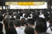 通勤ラッシュ時のトラブル　駅が大混乱でも電車を待ち続けるワケ