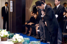 羽田孜元首相の葬儀（時事通信フォト）