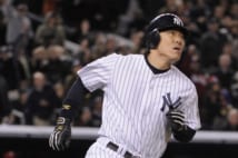 epa01921766 New York Yankees batter Hideki Matsui of Japan heads towards first base after he hit a two-run home run in the bottom of the second inning of game six of the World Series at Yankee Stadium in the the Bronx, New York, USA 04 November 2009. The Yankees have a 3-2 lead in the best-of-seven series.  EPA/JUSTIN LANE