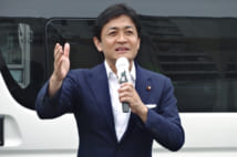 街頭演説する国民民主党の玉木雄一郎代表（時事通信フォト）